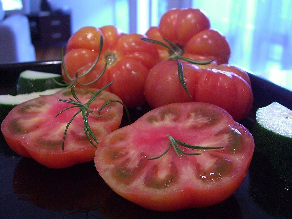 Photo of Tomato (Solanum lycopersicum 'Marmande') uploaded by robertduval14