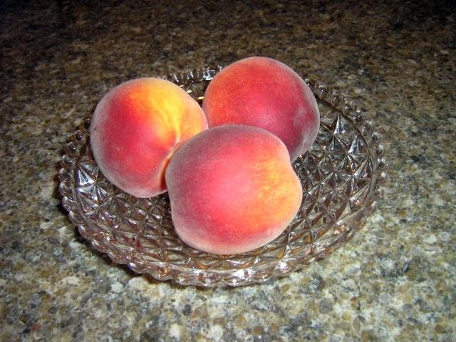 Photo of Peaches (Prunus persica) uploaded by lauribob